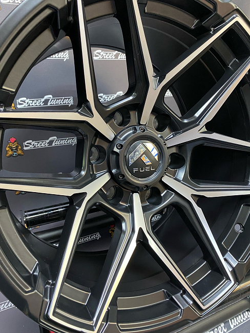 картинка Новые диски FUEL 7046 R17 J9 ET(-12) 6x139.7 Black + Silver цо 110.1 магазин  StreetTuning 