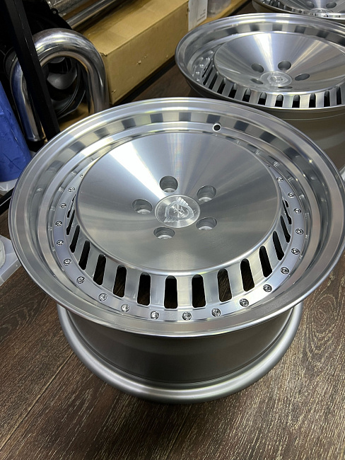 картинка Новые диски Stuttgart ST4 R16 J8 ET25 5X105 серебро магазин  StreetTuning 