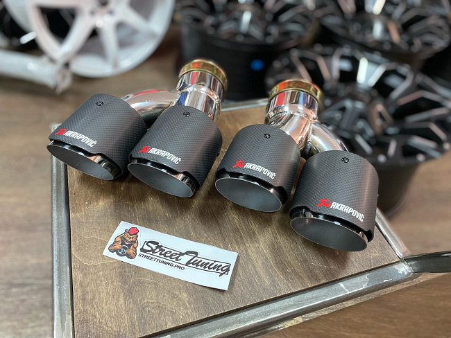 картинка Насадки на глушитель Akrapovic Style двойные комплект- 2 шт BMW G30 M5 магазин  StreetTuning 