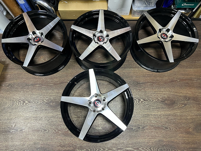 картинка Новые диски CURVA R19 J8.5 ET35 5X114.3 серебро + черный магазин  StreetTuning 