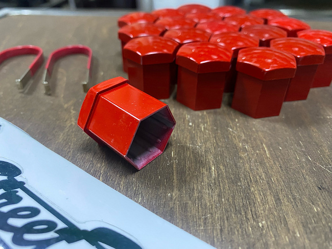 картинка Декоративные колпачки для колесных гаек и болтов под 21й ключ,красные магазин  StreetTuning 