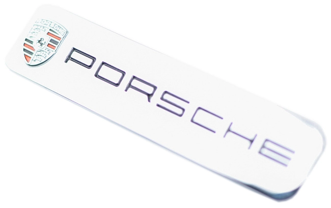 картинка Шильдик в решетку радиатора с логотипом "Porsche" магазин  StreetTuning 