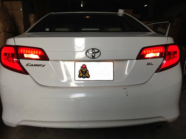 картинка Задние фары для Toyota Camry 2012-2014 г  темно черные магазин  StreetTuning 