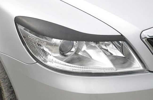 картинка Skoda Octavia A5 (лифтбек) 2008—2013 Накладки на передние фары (реснички) компл.-2 шт. магазин  StreetTuning 