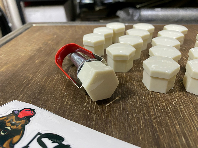 картинка Декоративные колпачки для колесных гаек и болтов под 21й ключ, белые магазин  StreetTuning 