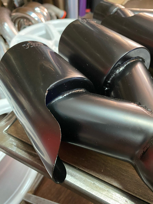 картинка Насадки на глушитель BMW M двойные комплект- 2 шт 57 х 89 мм черный мат магазин  StreetTuning 