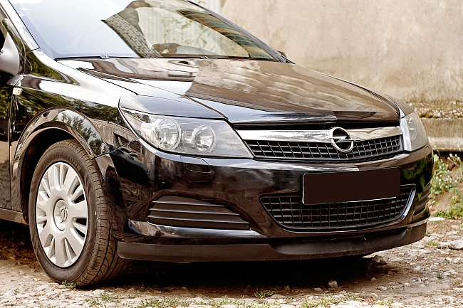 картинка Opel Astra (универсал) 2006—2012  Накладки на передние фары (реснички) компл.-2 шт. магазин  StreetTuning 