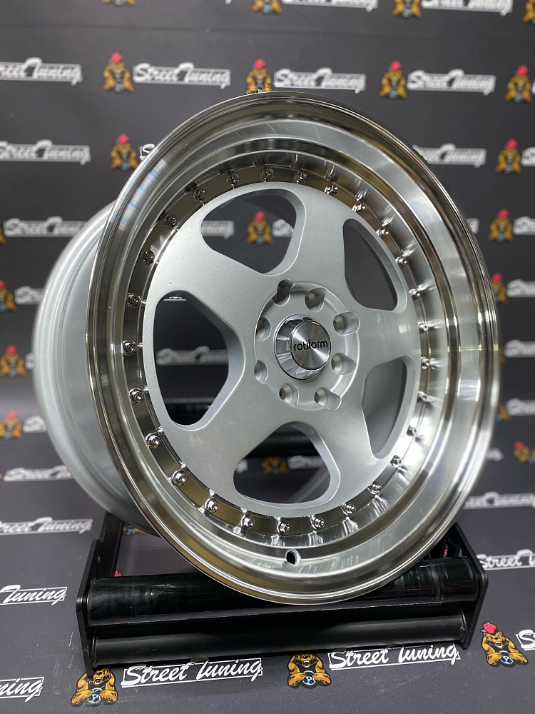 картинка Новые диски Rotiform R16 J8 ET25 4x100/114,3 серебро от магазина  StreetTuning