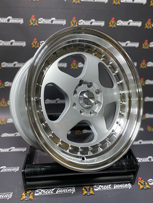 картинка Новые диски Rotiform R16 J8 ET25 4x100/114,3 серебро магазин  StreetTuning 