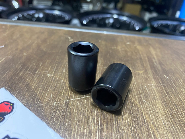 картинка Гайка Starleks 12х1.5, конус, высота 32 мм, под внутренний шестигранник черная магазин  StreetTuning 