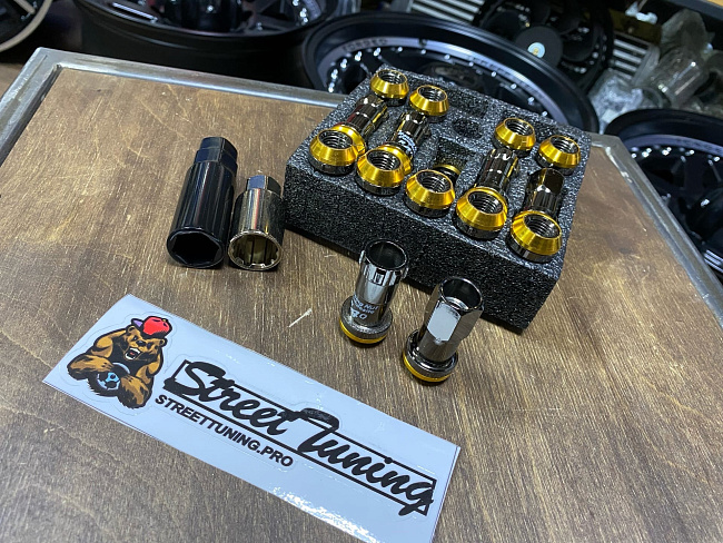 картинка Комплект гаек Kics Racing Composite R40 черные M12 x 1.5 магазин  StreetTuning 