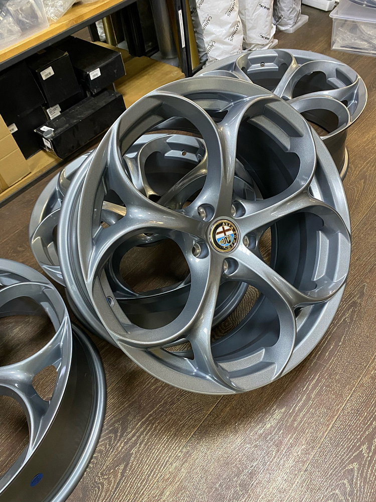 картинка Новые диски Alfa Romeo Giulia Quadrifoglio R19 J8 ET33 5X110 от магазина  StreetTuning