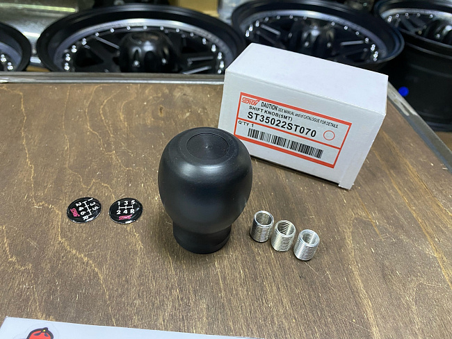 картинка Ручка КПП STI для Subaru OEM: ST35022ST070 "черная" 5-6MKПП тип 2 магазин  StreetTuning 