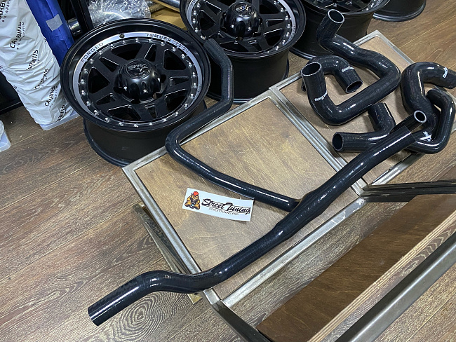 картинка Патрубки системы охлаждения StreetTuning BMW E30 88-93 M20 325 325i магазин  StreetTuning 