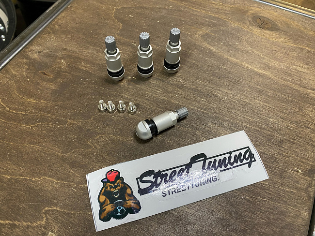 картинка Ниппели (вентили) под датчик, разборные TPMS-06, серые, 4 шт магазин  StreetTuning 