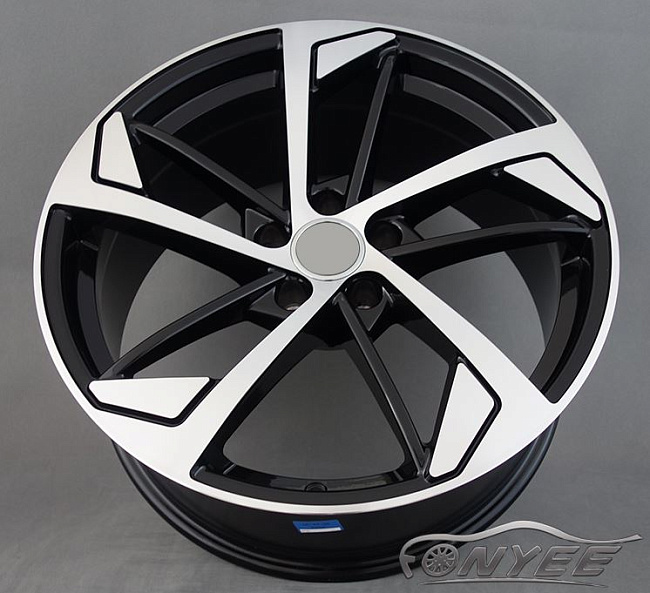 картинка Новые диски Audi style 139 R19 5x112 ET25 J8,5 черный + серебро магазин  StreetTuning 