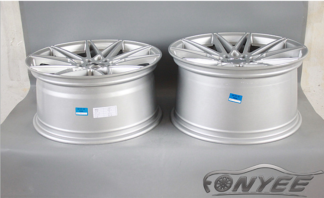 картинка Новые диски Vossen R18 5X120 ET35 J9,5 серебро магазин  StreetTuning 