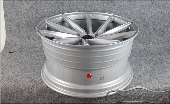 картинка Новые диски Vossen CVT-L Replica R20 5X114,3 ET40 J10 серебро магазин  StreetTuning 