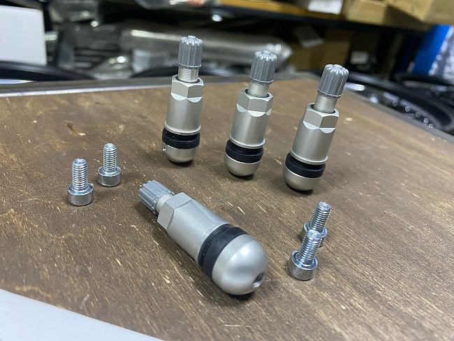 картинка Ниппели (вентили) под датчик, разборные TPMS-16, серые, 4 шт магазин  StreetTuning 