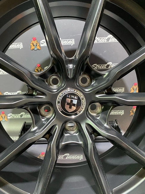 картинка Новые диски HRE DQ015 Flow Forming R18 J8 ET35 5X108 Black Mat магазин  StreetTuning 