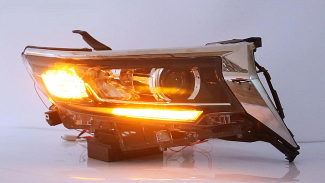 картинка Передние фары для TOYOTA LAND CRUISER PRADO 2018-Н.В магазин  StreetTuning 