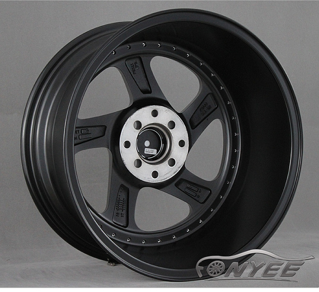 картинка Новые диски Rotiform TMB Flat R17 4х114,3/100 ET30 J8 Серебро + золотистые болтики магазин  StreetTuning 