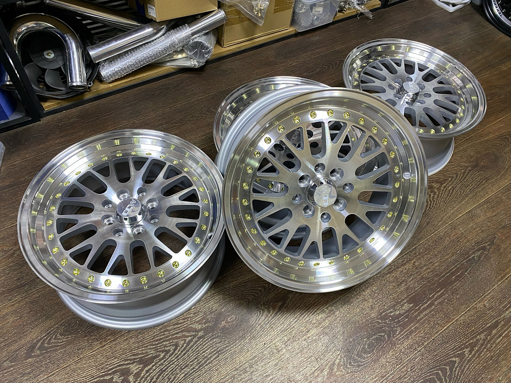 картинка Новые диски ESM 007 R16 J7 ET30 4X100x114.3 от магазина  StreetTuning