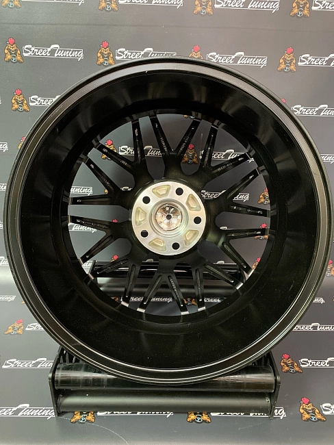 картинка Новые диски Vossen HF-2 R18 J8.5 ET35 5x114.3 Black+Silver магазин  StreetTuning 