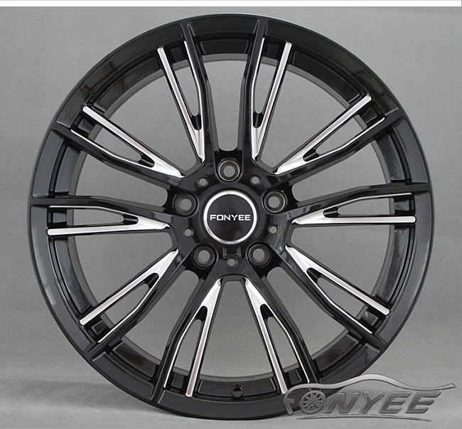 картинка Новые диски BMW A01M R18 5x120 ET32 J8,5 Черный + серебро магазин  StreetTuning 