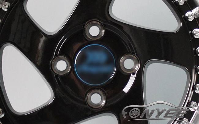 картинка Новые диски Rotiform TMB Flat R15 4х100 ET30 J7 черный глянец + серебристые болтики магазин  StreetTuning 