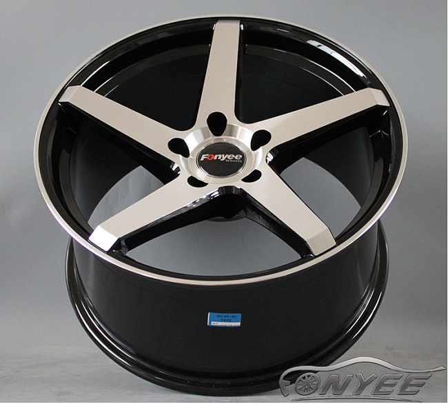 картинка Новые диски Versus VS83 R18 5х120 ET25 J8,5 серебро + черный глянец магазин  StreetTuning 