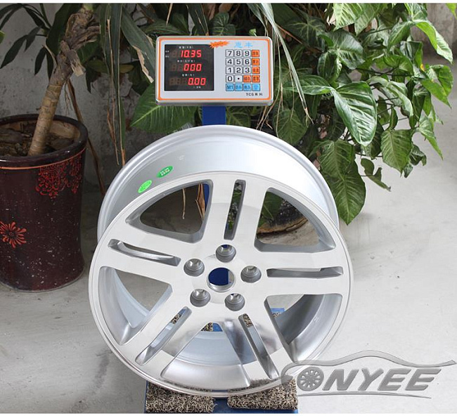 картинка Новые диски 300C R18 5X115 ET24 J7,5 серебро магазин  StreetTuning 