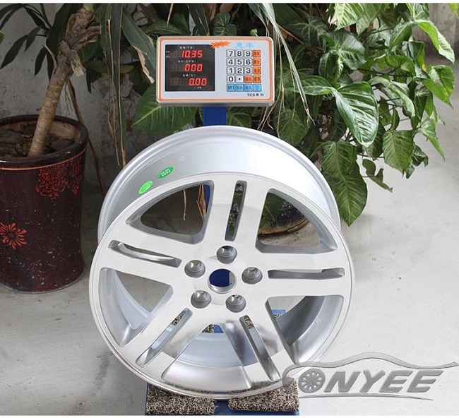 картинка Новые диски 300C R18 5X115 ET24 J7,5 серебро магазин  StreetTuning 