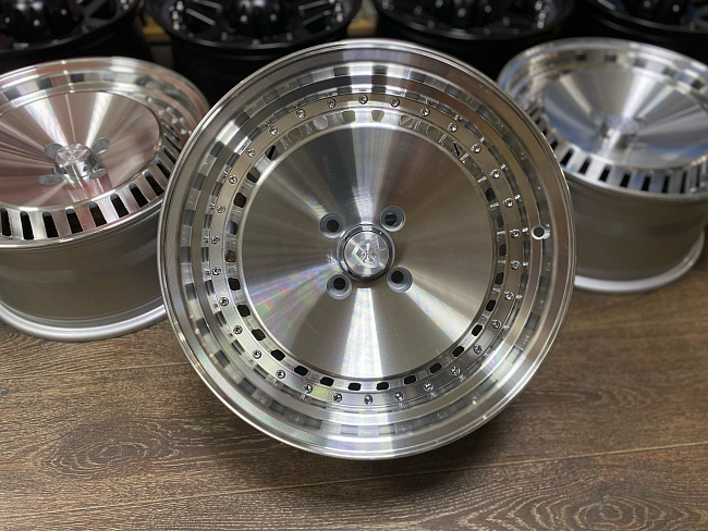 картинка Новые диски Stuttgart ST4 R15 J8 ET25 4X100 серебро магазин  StreetTuning 