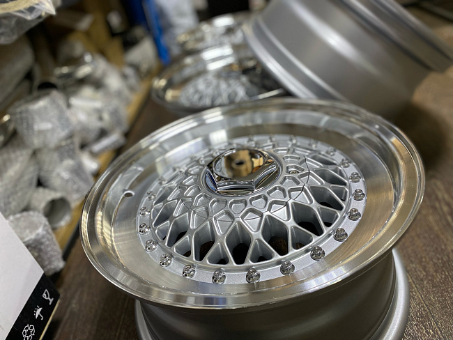 картинка Новые диски BBS RS R13 J6 ET25 4x100/4x114.3 , серебро + полировка магазин  StreetTuning 