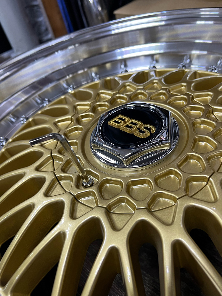 картинка Новые диски BBS RS R17 J8.5 ET30 4x100/114.3 золотые + полировка от магазина  StreetTuning