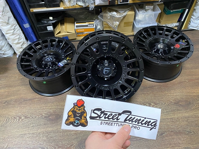 картинка Новые диски Off Road R17 J8.5 et10 6x114,3, черные магазин  StreetTuning 