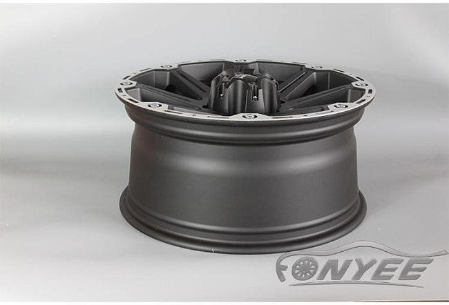 картинка Новые диски IWheel design R18 5X139,7 ET20 J8,5 черный мат + серебро магазин  StreetTuning 