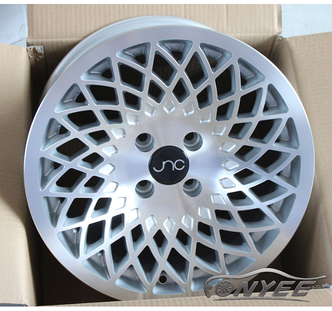 картинка Новые диски Stuttgart STX R15 4X100 ET25 J8, серебристые магазин  StreetTuning 