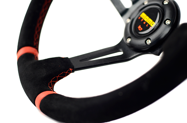 картинка Спортивный руль MOMO Style, замшевый с красными вставками магазин  StreetTuning 