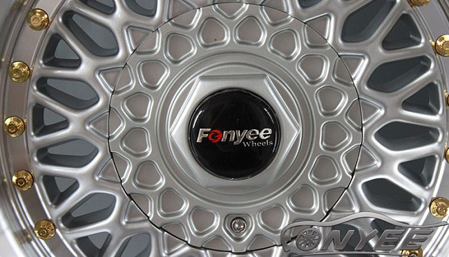 картинка Новые диски BBS RS R16 4X100/5X100 ET20 J9 серебро + золотистые болтики магазин  StreetTuning 