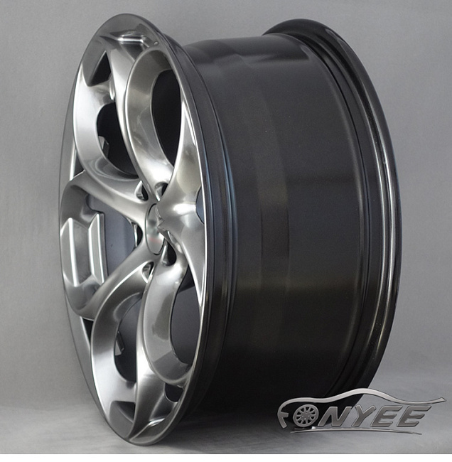 картинка Новые диски Alfa Romeo Giulia Quadrifoglio R18 5x110 ET33 J8 темно серебристый металик магазин  StreetTuning 