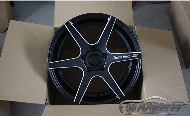 картинка Новые диски SHOGUN EMOTION R V06-R R17 5X114,3 ET30 J8 черный мат + серебро магазин  StreetTuning 