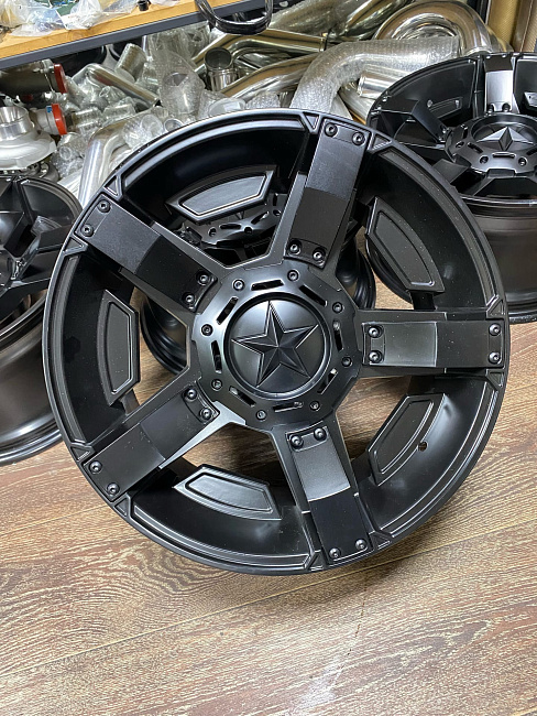 картинка Новые диски KMC XD Rockstar Series 2 R17 J9 ET0 6X139.7/135 магазин  StreetTuning 