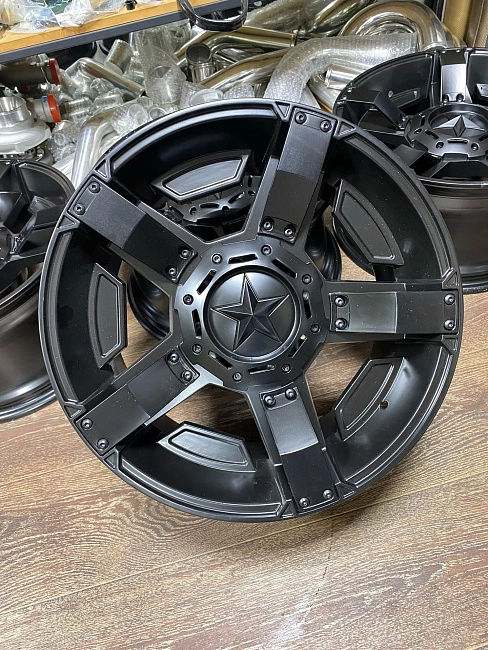 картинка Новые диски KMC XD Rockstar Series 2 R17 J9 ET0 6X139.7/135 магазин  StreetTuning 