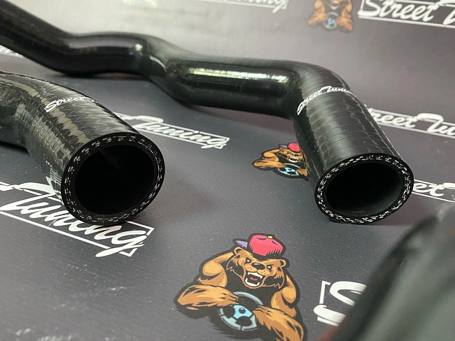 картинка Патрубки радиатора StreetTuning для Mini Cooper S JCW W11 1.6 R52 04-08/R53 01-06, черные 3 шт магазин  StreetTuning 