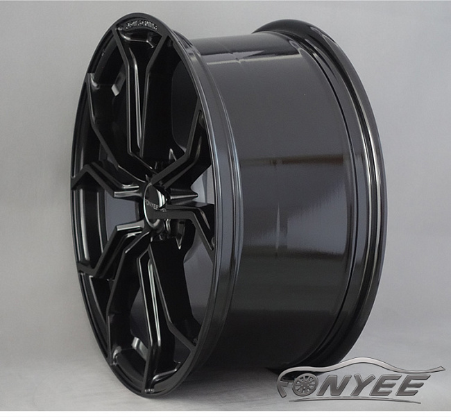 картинка Новые диски KE Flow Forming модель 5 R18 5X112 ET40 J8 черные магазин  StreetTuning 