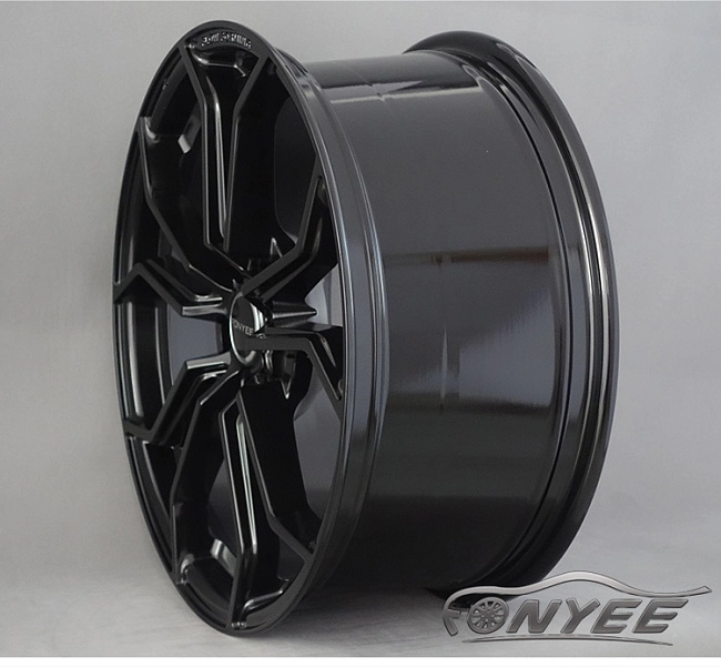 картинка Новые диски KE Flow Forming модель 5 R18 5X112 ET40 J8 черные магазин  StreetTuning 
