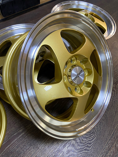 картинка Новые диски Rotifrom R14 J5,5 ET28 4x100/4x114.3 , золото + полировка магазин  StreetTuning 