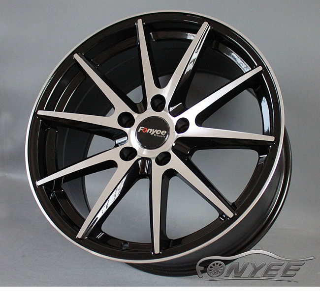 картинка Новые диски Vossen VFS1 Replica R18 5X112 ET40 J9,5 черный глянец + серебро магазин  StreetTuning 